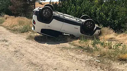 Tırın patlayan lastiğinden savrulan parçalar kazaya sebep oldu: 3'ü çocuk 8 yaralı
