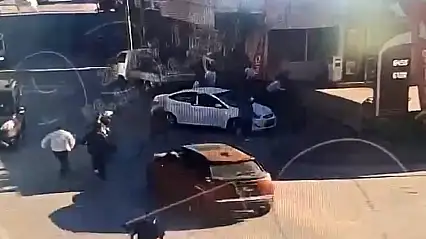 Trafikte 'Önüne bak' dedi, ortalık savaş alanına döndü: 6 kişi tutuklandı