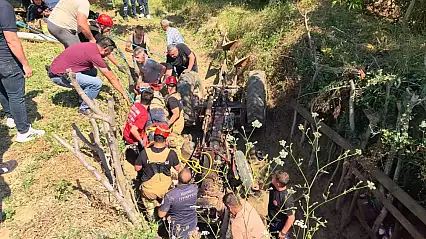 Traktörün altında kalan adam ağır yaralandı