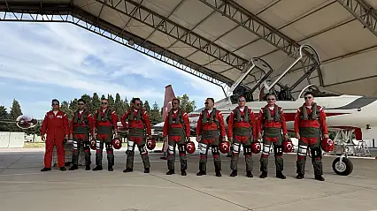 Türk Yıldızları ve SOLOTÜRK'ten İzmir semalarında nefes kesen prova