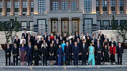 NATO liderleri Külliye'de aile fotoğrafında buluştu