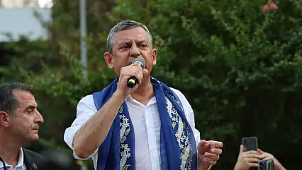 Özgür Özel'den yeni parti sinyali: Sizi hiç üzmeden yeni bir yol açacağız