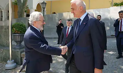 Bakan Ersoy, İslam Kültür, Sanat ve Tarih Araştırma Merkezi'nin çalışmalarını inceledi