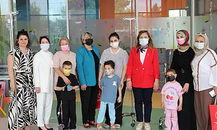 Başkan Yelkara'dan KANKA Hastanesi'nde miniklere moral ziyareti