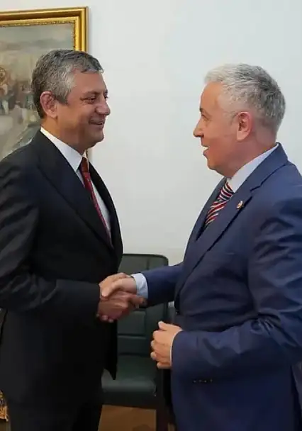 Çetin Arık'tan Özgür Özel'e destek mesajı