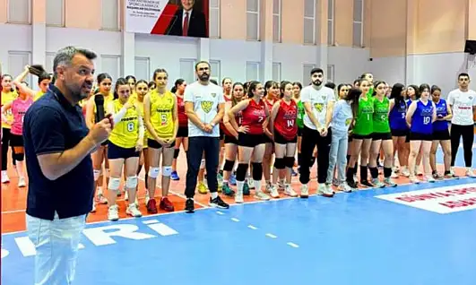 Voleybolda Ömer Kesimci Gelişim Ligi sona erdi