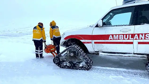 112 EKİPLERİ PALETLİ AMBULANSLARLA HASTALARIN İMDADINA YETİŞTİ