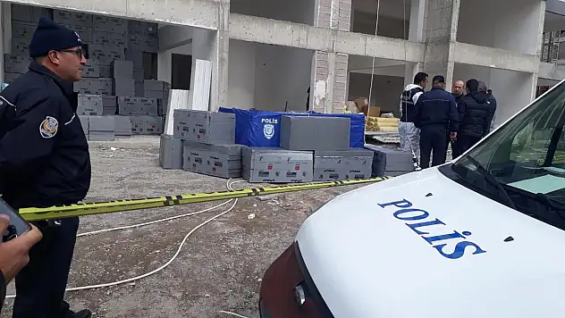 13'üncü kattaki iskeleden düşen inşaat işçisi hayatını kaybetti