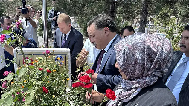 15 Temmuz şehidi Kübra Doğanay, kabri başında anıldı