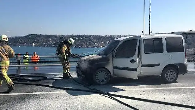 15 Temmuz Şehitler Köprüsü'nde Polis Aracı Yandı