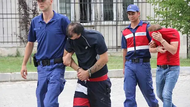 15 Yaşındaki Kıza Cinsel İstismarda Bulunduğu İddia Edilen 2 Kişi, Kaza Yapınca Yakalandı