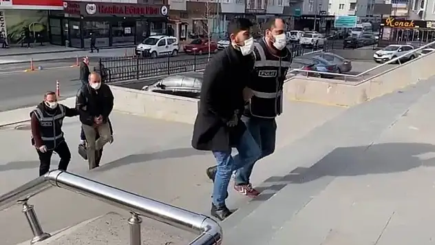150 BİN TL'LİK ALTINI ALMAYA ÇALIŞAN DOLANDIRICILAR SUÇ ÜSTÜ YAKALANDI