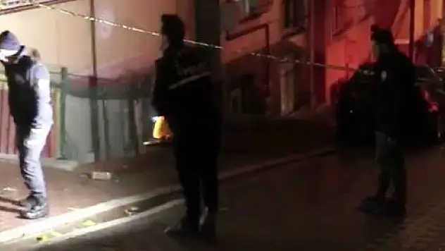 16 YAŞINDAKİ GENÇ TELEVİZYON İZLERKEN KANLAR İÇİNDE KALDI