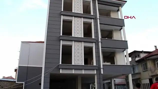 16 YAŞINDAKİ GENÇ 'TUTUNACAK DALIM YOK' DEDİ,ÇATIDAN ATLADI