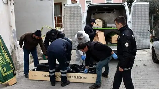 17 YAŞINDAKİ GENÇ, ANNESİNE ŞİDDET UYGULAYAN BABASINI ÖLDÜRDÜ