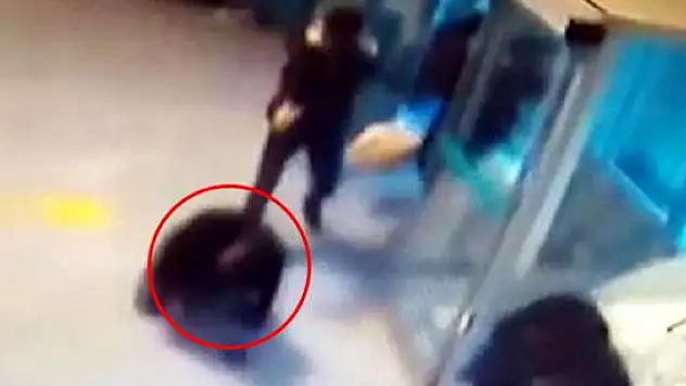 17 YAŞINDAKİ GENÇ, AMCASINI TABANCAYLA VURARAK ÖLDÜRDÜ!