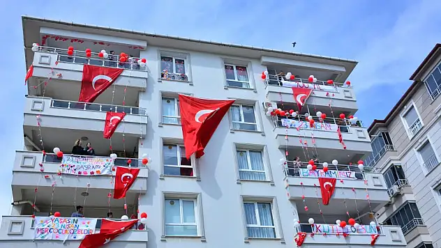 19.19'DA BALKONLARDAN İSTİKLAL MARŞI OKUNACAK