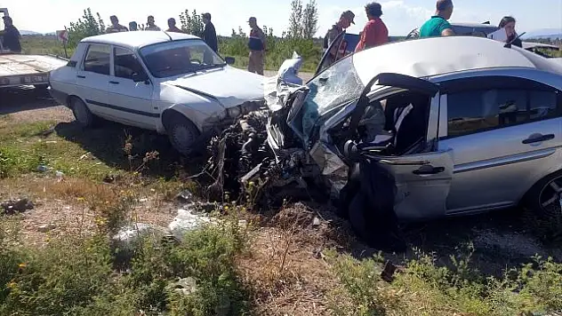 3 ARACIN KARIŞTIĞI FECİ KAZA: 3 ÖLÜ, 4 YARALI