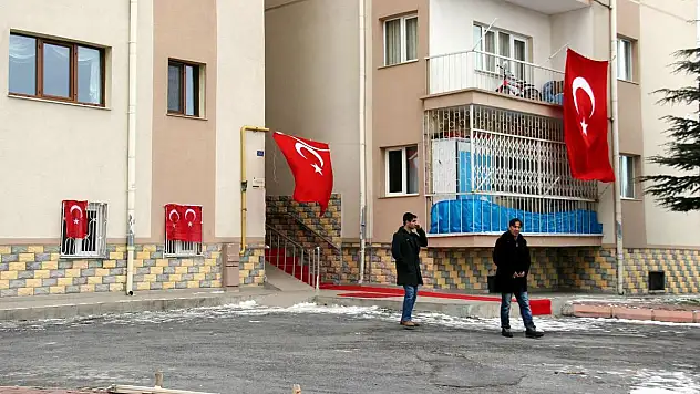 3 AY ÖNCE AİLESİNİ GÖRMÜŞ