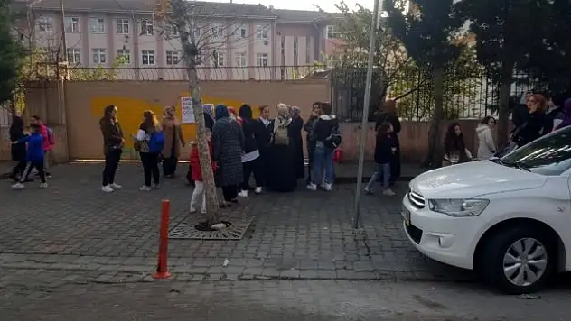'3 AYDIR ÖĞRENCİLERE ŞİDDET UYGULUYOR' İDDİASI VELİLERİ AYAKLANDIRDI