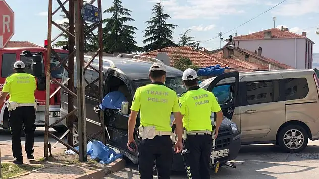 3 GÜNLÜK EVLİ ÇİFTİ TRAFİK KAZASI AYIRDI