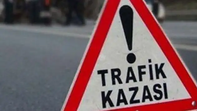 3 SERVİS ARACININ KARIŞTIĞI KAZADA 3 KİŞİ YARALANDI