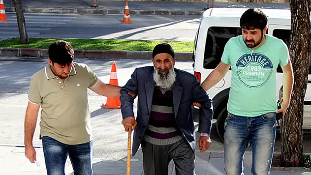 50 yıllık karısını baltayla öldüren dedenin cezası belli oldu