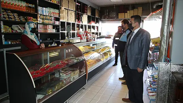 HACILAR'DA ZABITA EKİPLERİNDEN SOSYAL MESAFE DENETİMİ