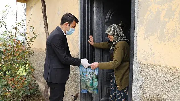 65 YAŞ VE ÜZERİ VATANDAŞLARA HİJYEN SETİ DAĞITILDI