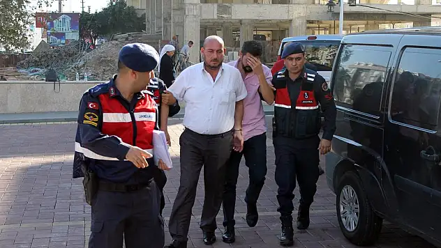 7 AYRI OTOBÜSE TAŞLI SALDIRIDA BULUNAN ŞÜPHELİLER YAKALANDI