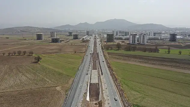 7 KİLOMETRELİK DEMİR AĞINDA HUMMALI ÇALIŞMA