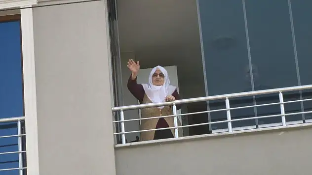 77 YAŞINDAKİ HATİCE NİNE'DEN DUYGULANDIRAN BAĞIŞ