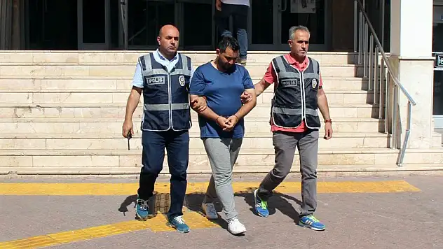 8 camide imamların mikrofonunu çalan hırsız yakalandı