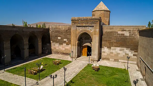 800 yıllık Selçuklu mirası Karatay Han ziyaretçilerini tarihe yolculuğa çıkarıyor