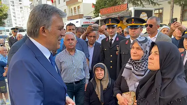 ABDULLAH GÜL'DEN ŞEHİT BOZKURT'UN AİLESİNE TAZİYE ZİYARETİ