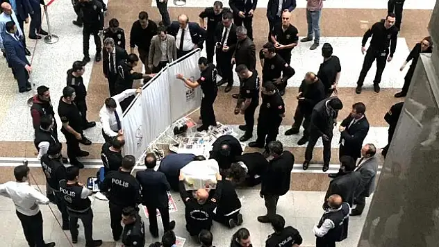 ADALET SARAYI'NDA İNTİHAR EDEN KİŞİ, HAYATINI KAYBETTİ