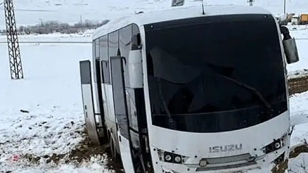 AĞRI'DA GÜMRÜK MÜDÜRLÜĞÜ ARACINA ROKET ATARLI SALDIRI! YARALILAR VAR