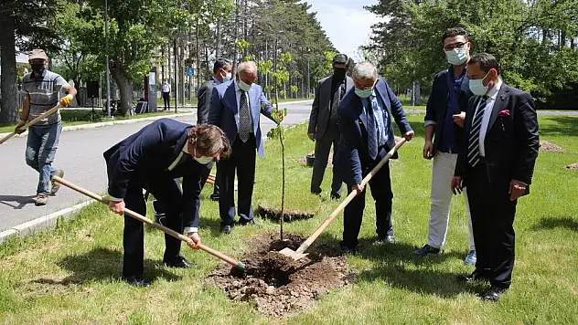 AGÜ SÜMER KAMPÜSÜ'NDE AĞAÇLANDIRMA ETKİNLİĞİ