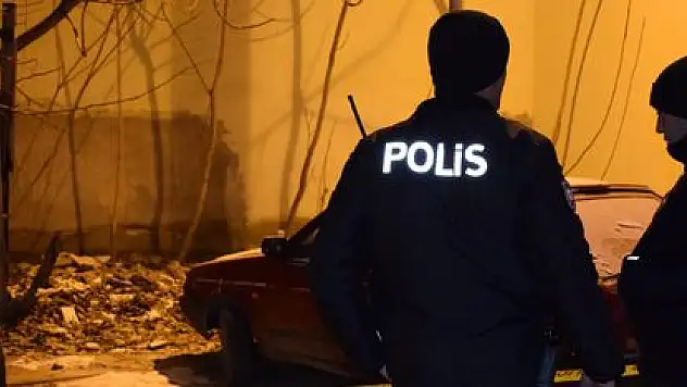 AHİ EVRAN MAHALLESİ'NDE BIÇAKLI KAVGA: 1 YARALI