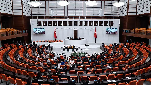 AK Parti 11. Yargı Paketi'ni Meclis'e sundu: Trafikte yol kesenlere 3 yıla kadar ceza
