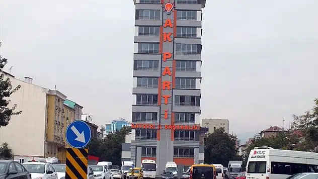 AK PARTİ 4 İLÇEDE DEĞİŞİKLİĞE GİTTİ