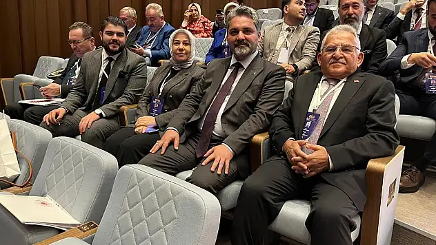 AK PARTİ KAYSERİ HEYETİ GENİŞLETİLMİŞ İL BAŞKANLARI TOPLANTISINA KATILDI