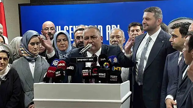AK Parti'ye geçen Keçiören Belediye Başkanı Özarslan: