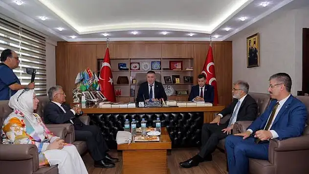 AK PARTİ YÖNETİMİ, MİLLİYETÇİ HAREKET PARTİSİNDE