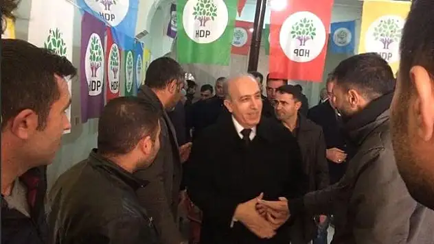 AK Partili Belediye Başkan Adayı, HDP Seçim Bürosunu Ziyaret Etti