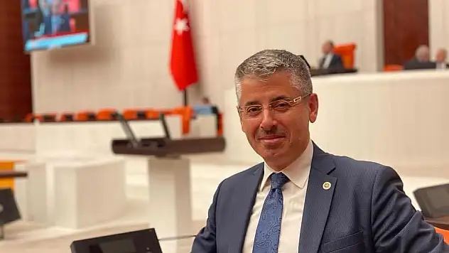 AK PARTİLİ ÇOPUROĞLU, 'SAYIN GENÇ, SİZİN İZLEDİĞİNİZ POLİTİKA, FAYDADAN ÇOK ZARAR VERİYOR'