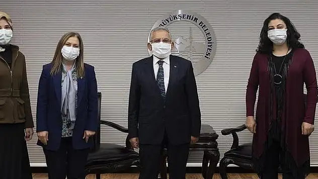 AK PARTİLİ KADINLARDAN BAŞKAN BÜYÜKKILIÇ'A ZİYARET
