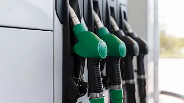 Akaryakıtta zam furyası: Motorin ve benzinde litre fiyatı değişti!