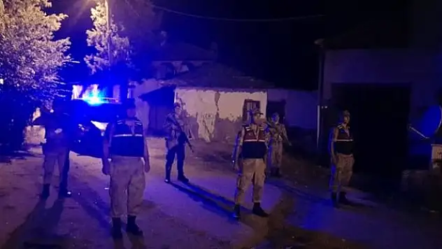 AKRABA ANLAŞMAZLIĞI FACİA İLE SONUÇLANDI 2 ÖLÜ, 1 YARALI