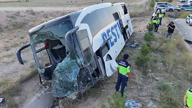 Aksaray'da yolcu otobüsü şarampole devrildi: 44 yaralı